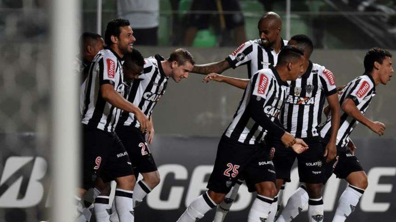 Mineiro fue una aplanadora en el primer tiempo y pasó líder.