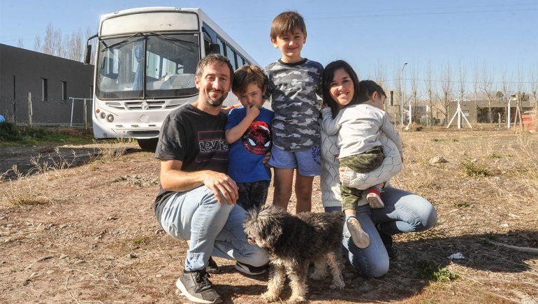 Otra vida: familia neuquina cambia casa y oficina por un motorhome
