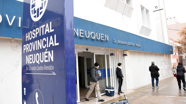 La pareja que iba en la moto terminó hospitalizada. La pareja que iba en la moto terminó hospitalizada.