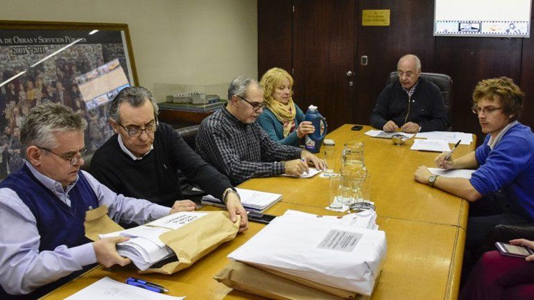 Funcionarios provinciales realizaron ayer la apertura de sobres.