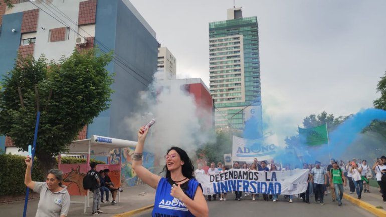 ADUNC llama al paro nacional y un abrazo en la UNCo por el financiamiento universitario