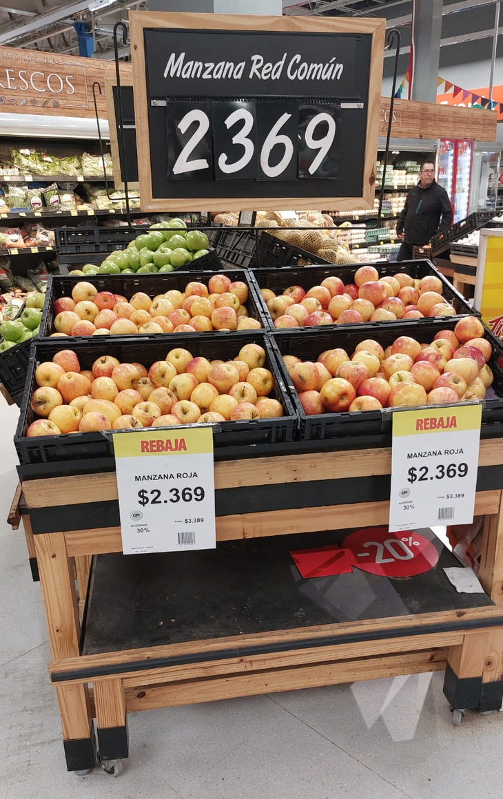 A lo lejos, parece un A lo lejos, parece un