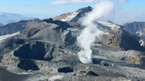 tres volcanes se encuentran bajo alerta amarilla en argentina: cuales son