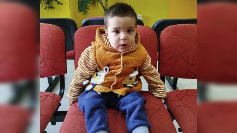 La familia de Lionel Contreras acudió a la solidaridad de la gente para poder viajar a Buenos Aires por la cardiopatía que presenta el niño. 