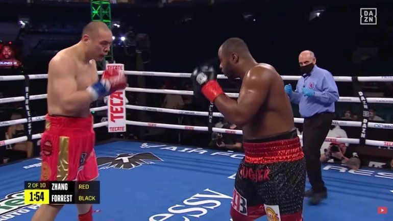 Increíble: tiró tres veces a su rival a la lona pero no pudo ganarle