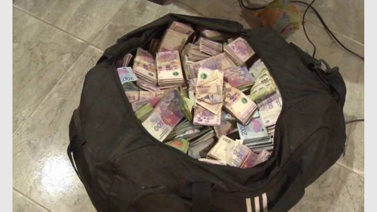 Maniataron a la empleada doméstica y robaron $7 millones a un empresario