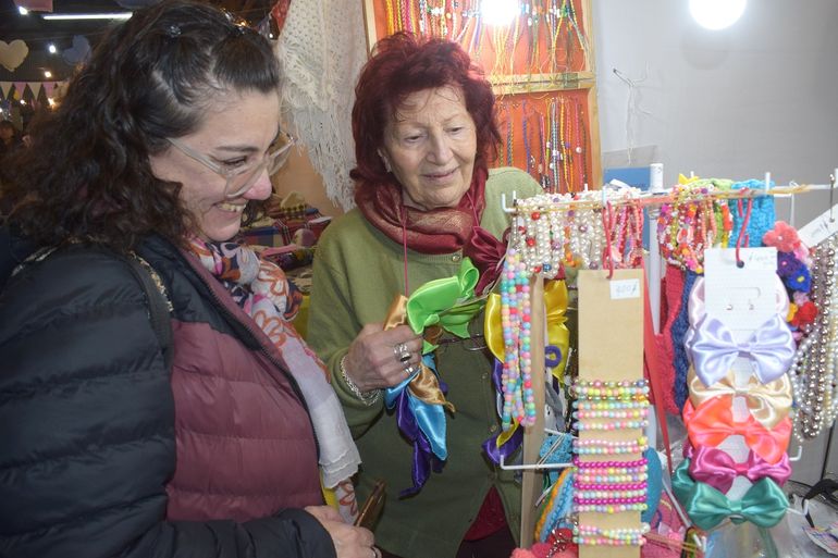 Elva es una de las principales animadoras de la Feria Zapala Emprende. Elva es una de las principales animadoras de la Feria Zapala Emprende.