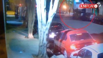 ataque a clarin: tiraron bombas molotov al edificio ataque a clarin: tiraron bombas molotov al edificio