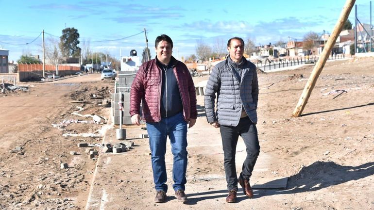 El intendente Gaido y el gobernador Gutiérrez en el Parque Lineal del PIN.