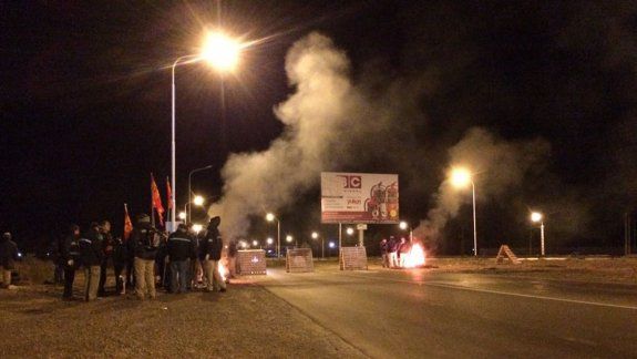 Ceramistas se movilizan al centro en apoyo a los docentes