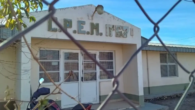 Sin clases en el CPEM 67 tras los hechos de violencia escolar que tuvo como protagonista a una alumna golpeada.