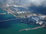 Foto de archivo de tanques de almacenamiento de gas y petróleo en un puerto en Zhuhai, China Oct 22, 2018. REUTERS/Aly Song