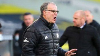 el gran gesto de bielsa tras un triunfo clave y polemico del leeds el gran gesto de bielsa tras un triunfo clave y polemico del leeds
