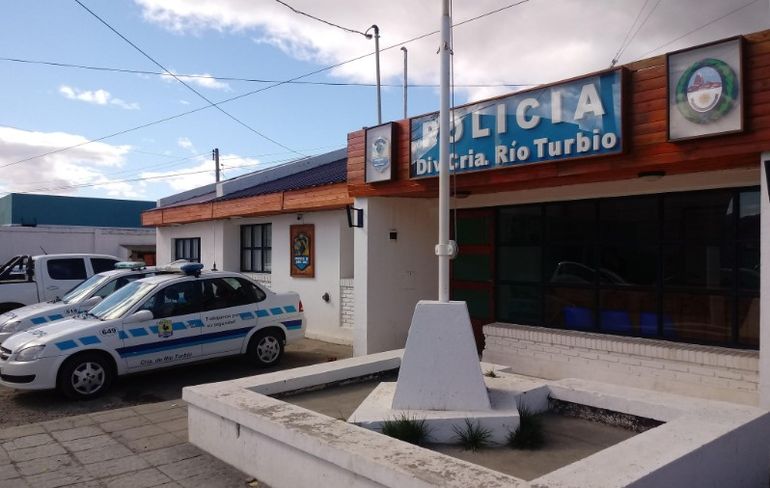 Santa Cruz: el acusado está detenido en la Comisaría de Río Turbio. Santa Cruz: el acusado está detenido en la Comisaría de Río Turbio.