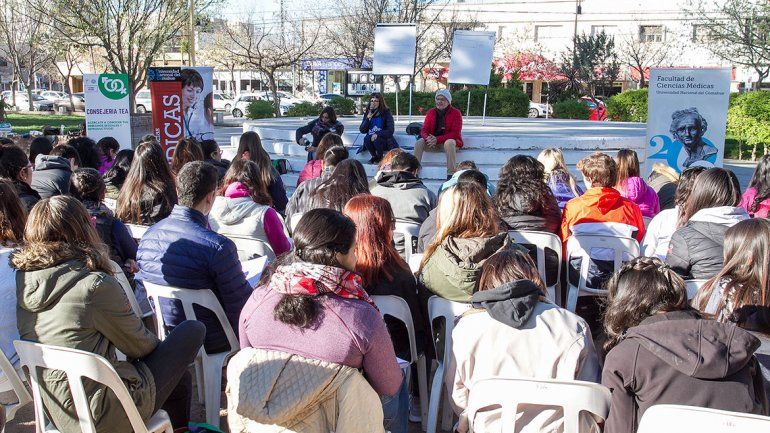 Medicina salió a dar cátedra en la plaza por mayor presupuesto