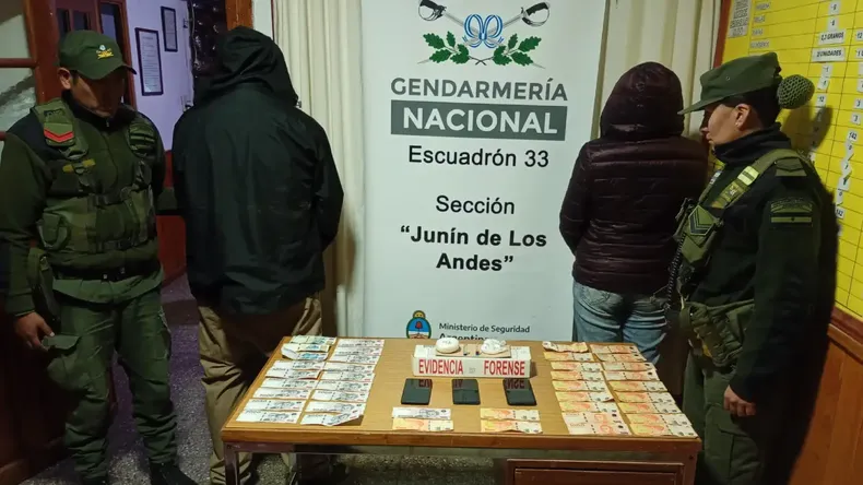 Gendarmería secuestró cocaína y detuvo a dos personas en un control sobre la Ruta 40 | LM Neuquen Gendarmería secuestró cocaína y detuvo a dos personas en un control sobre la Ruta 40