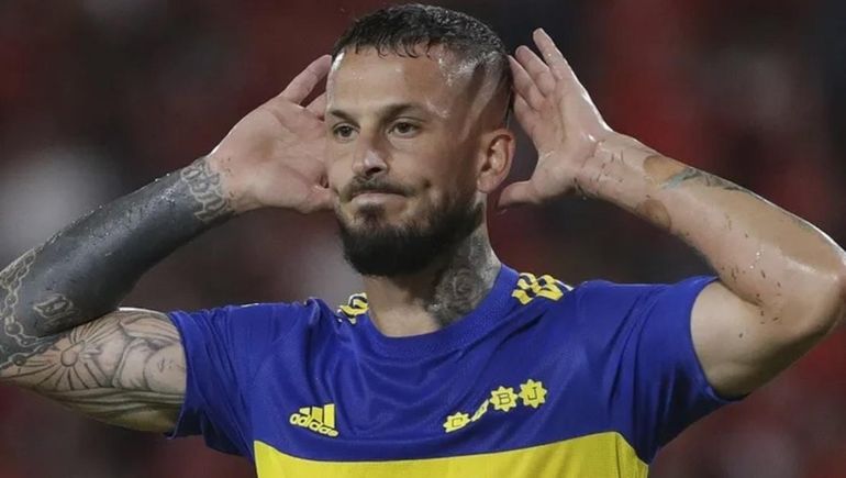Pipa Benedetto vuelve a ser titular este martes a la noche en el duelo ante Belgrano. Almirón apuesta por el doble 9 nuevamente y jugará junto con Merentiel. 