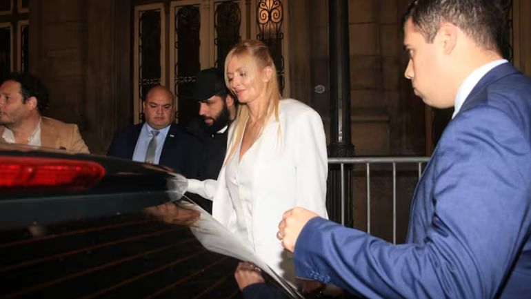 Yuyito González saliendo del Colón Yuyito González saliendo del Colón