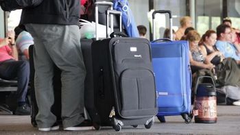 Los micros de larga distancia incorporan nuevos sistemas de identificación de equipajes que reemplazan al viejo esquema de marbetes obligatorios. Los micros de larga distancia incorporan nuevos sistemas de identificación de equipajes que reemplazan al viejo esquema de marbetes obligatorios.