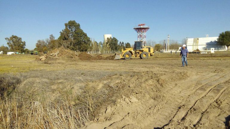 LASA construye su hangar con críticas al aeropuerto