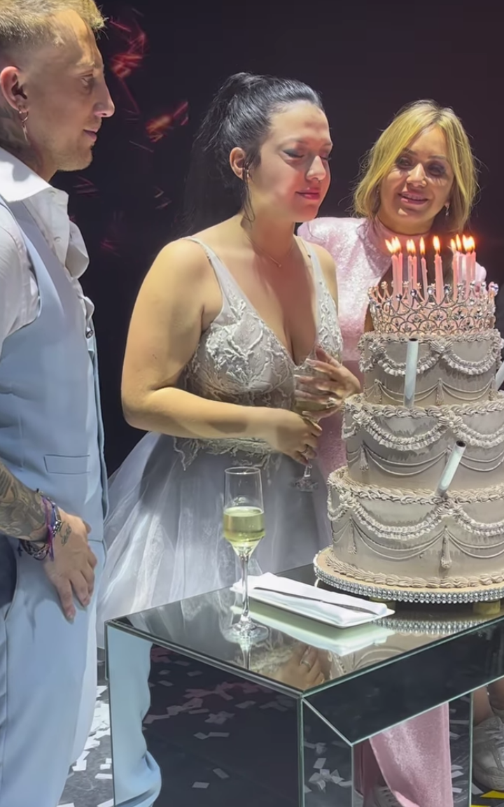 El emotivo vals del Polaco con su hija Sol en su fiesta de 15 muy cerca de  Karina la Princesita