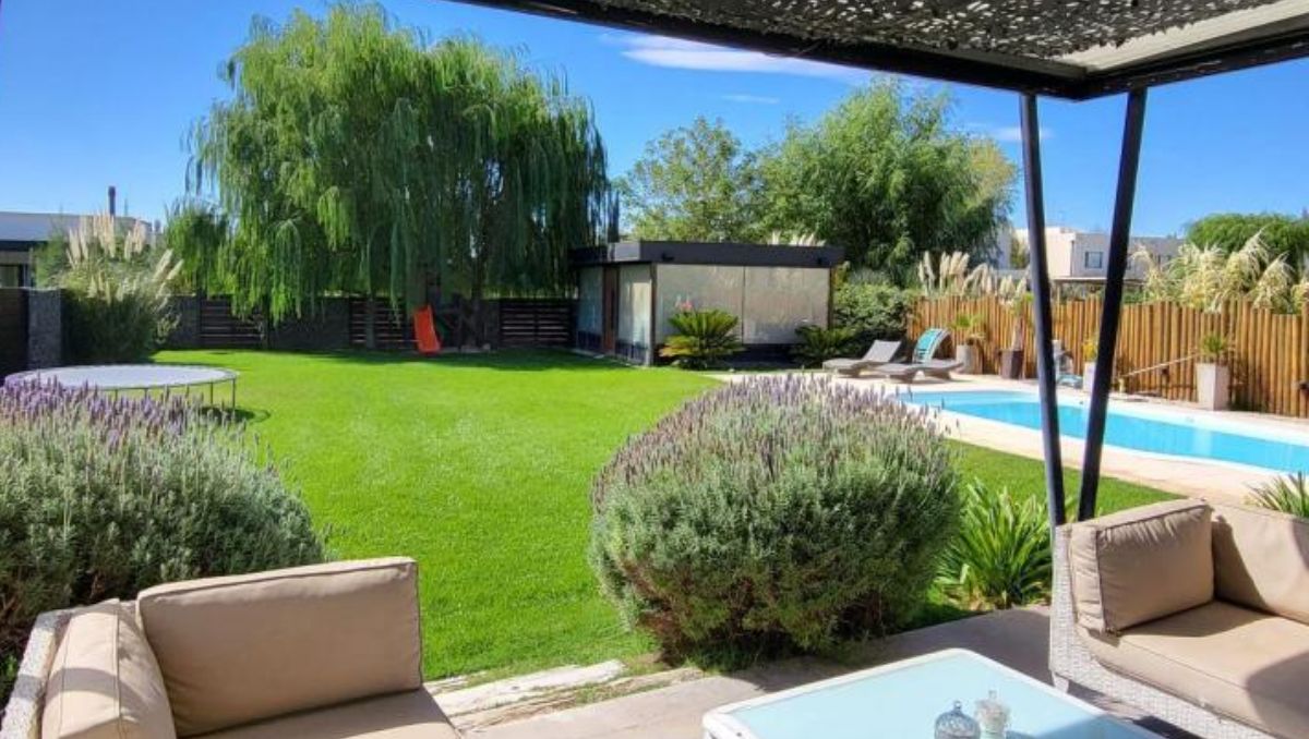 En Neuquén ya hay casas que se alquilan en dólares