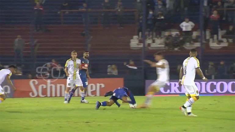 Trabó con la cabeza y enloqueció a los hinchas de Boca