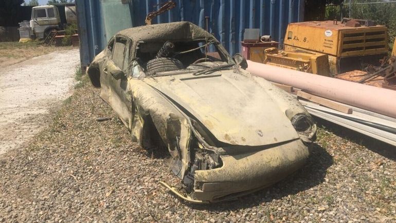 El Porsche pertenecía a un coleccionista hasta que cayó al río el 14 de febrero de 2014. (foto: @limoncellaprojekt )