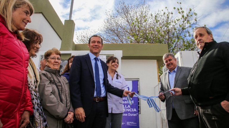 Gutiérrez inauguró la remodelación del centro de salud de Villa Florencia