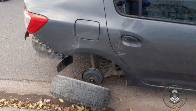 Robaron un auto y los detuvieron al sacarles las ruedas