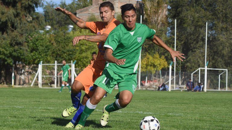 Vecinal y Patagonia se mataron a goles. Fue 3 a 3 en un buen partido.