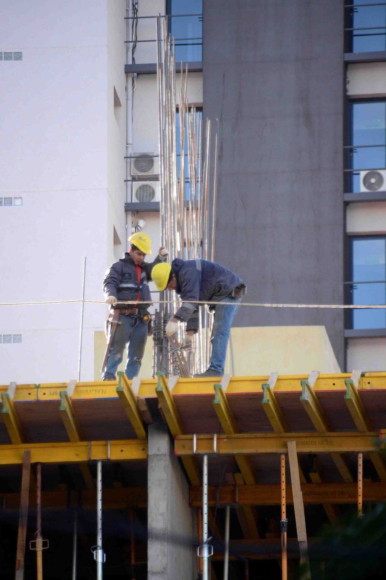 La UOCRA alcanzó acuerdos paritarios que comprenden sólo a los trabajadores nucleados en yacimientos gasíferos y petrolíferos y obreros de la actividad del hormigón elaborado.