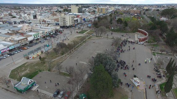 Las delincuentes interceptaron a la víctima en el Parque Central, pero el robo se concretó en el barrio San Lorenzo.