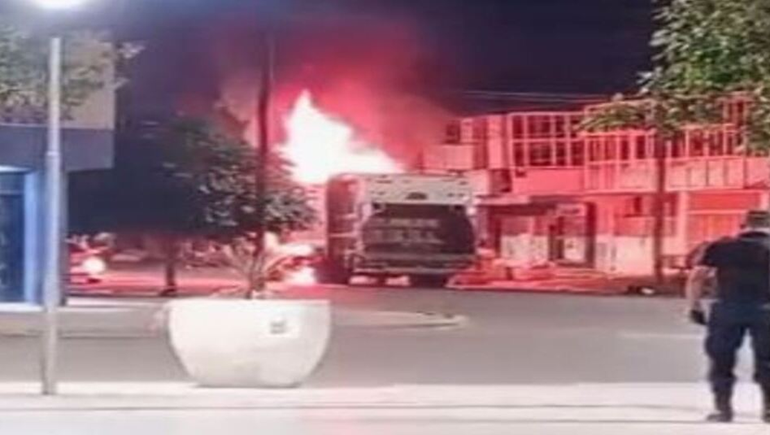 Plottier: en pleno recorrido un camión de basura se prendió fuego