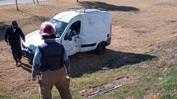 volco sobre la ruta nacional 151 y se salvo de milagro volco sobre la ruta nacional 151 y se salvo de milagro