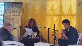 Esta maestra retrató su infancia criancera en un libro al que también le puso música.