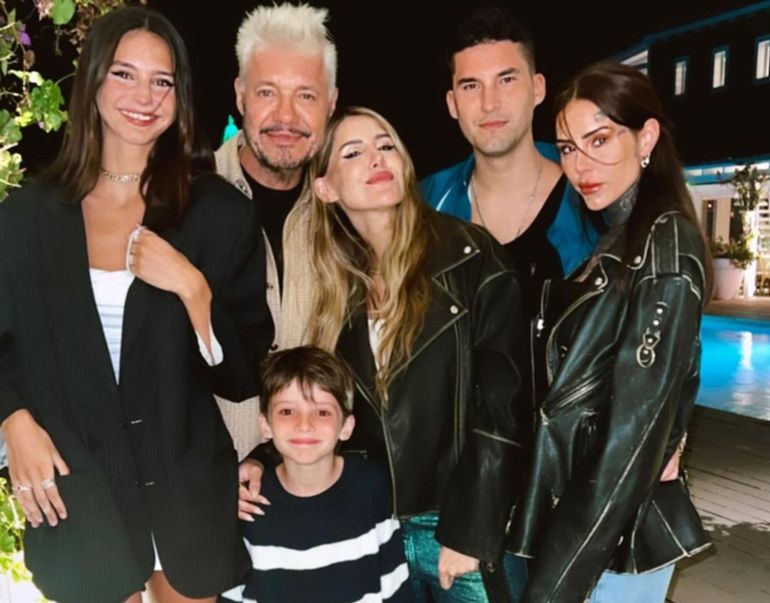 Marcelo Tinelli con sus cinco hijos en la chacra de Punta del Este. Marcelo Tinelli con sus cinco hijos en la chacra de Punta del Este.