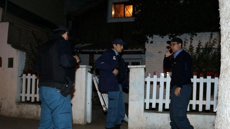 Se tiró del segundo piso de su casa en medio de una pelea por dinero