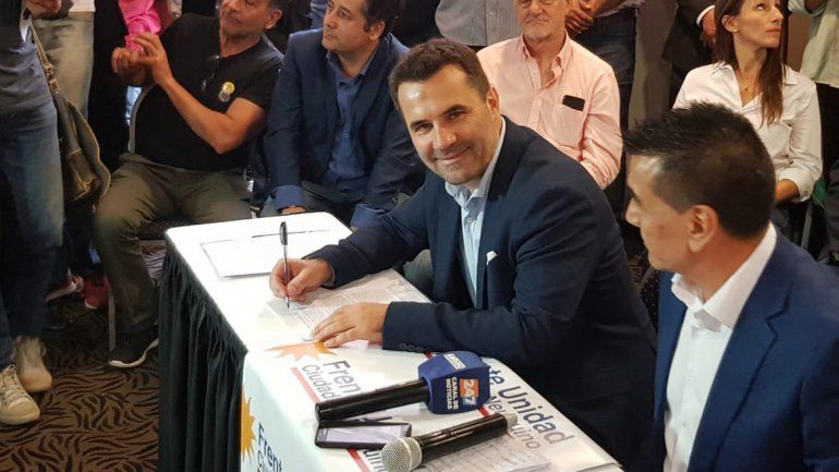 Darío Martínez: Macri juega con el futuro de los neuquinos