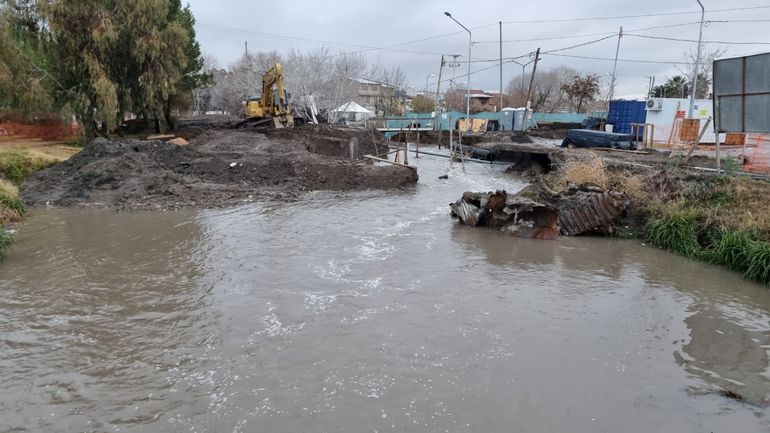 Repararon el caño roto y comienzan las pruebas para normalizar el servicio