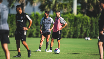 Lionel Messi con Jordi Alba en el entrenamiento de Inter Miami. Lionel Messi con Jordi Alba en el entrenamiento de Inter Miami.