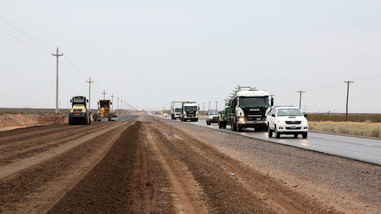 La obra de ampliación de la Ruta 51 (camino a Mari Menuco y Añelo) no deja entrar ni salir a la ruta a muchos de los que viven en los alrededores.