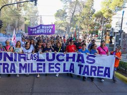 La marcha del 8M contó con una masiva convocatoria en el monumento a San Martín. La marcha del 8M contó con una masiva convocatoria en el monumento a San Martín.