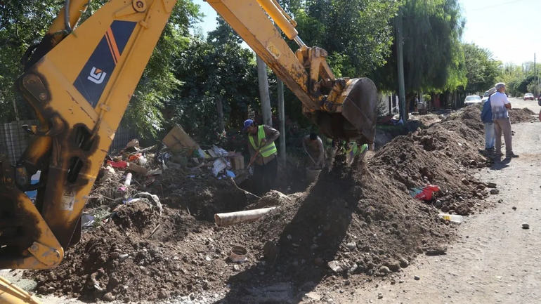 Neuquén: el plan de asfalto continúa en Valentina Sur y pavimentarán otras 15 cuadras