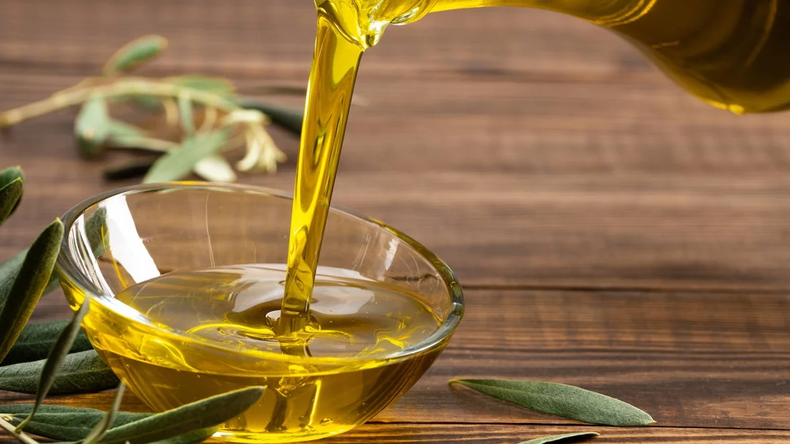 ANMAT prohibió un aceite de oliva por su falso rotulado | LM Neuquen ANMAT prohibió un aceite de oliva por su falso rotulado