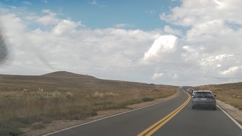 Por la imprudencia de los conductores, la ruta 237 se ha vuelto protagonista de varios incidentes viales. Foto archivo. | LM Neuquen Por la imprudencia de los conductores, la ruta 237 se ha vuelto protagonista de varios incidentes viales. Foto archivo.