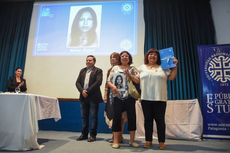 La UNCo entregó legajos de víctimas del terrorismo de Estado