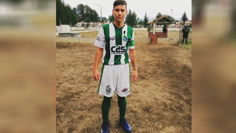 Enzo Alvarez, el jugador de Piedritas que protagonizó la terrible agresión.