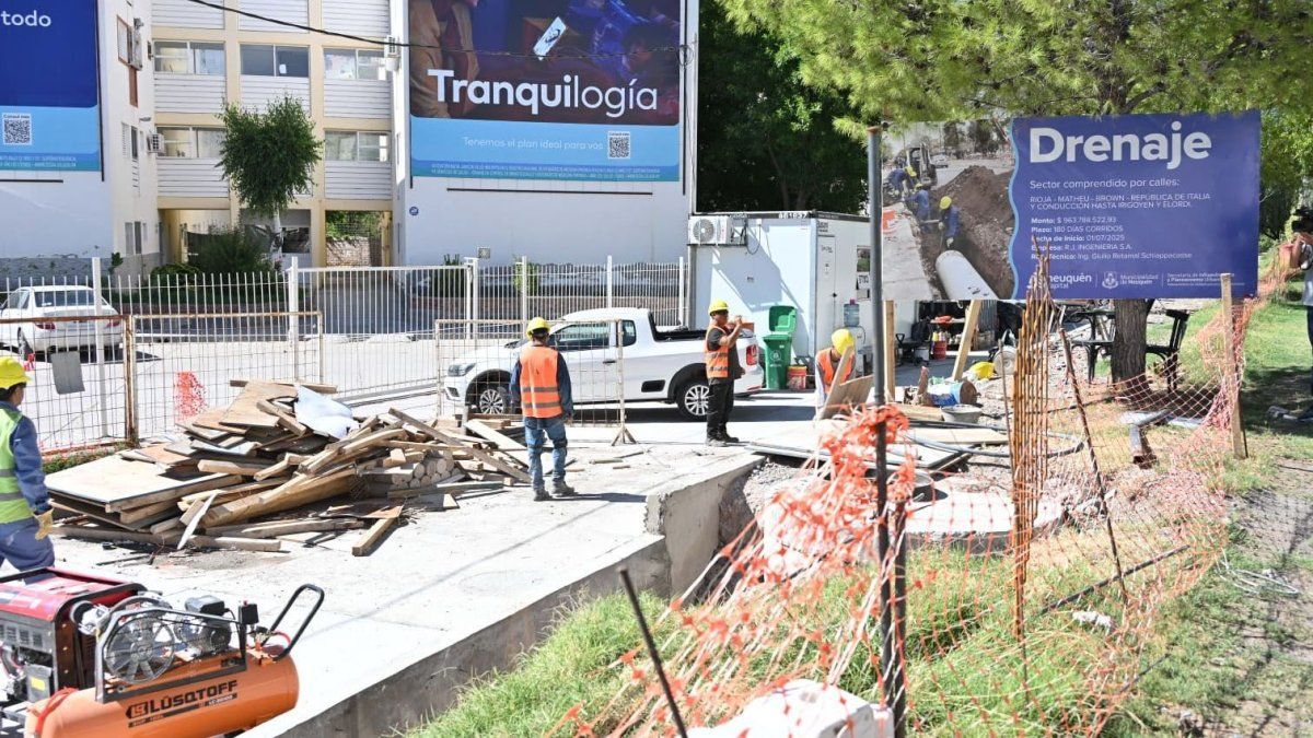 Neuquén: avanza la obra que terminará con los anegamientos en la calle Brown