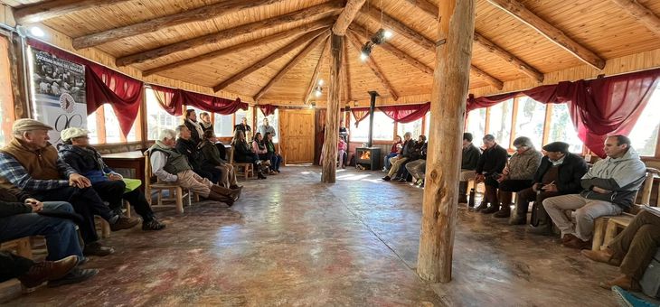 En Chos Malal se llevó a cabo una reunión con socios de la SRN y más de 40 productores de distintas localidades y parajes de la zona norte. Foto: gentileza SRN. En Chos Malal se llevó a cabo una reunión con socios de la SRN y más de 40 productores de distintas localidades y parajes de la zona norte. Foto: gentileza SRN.